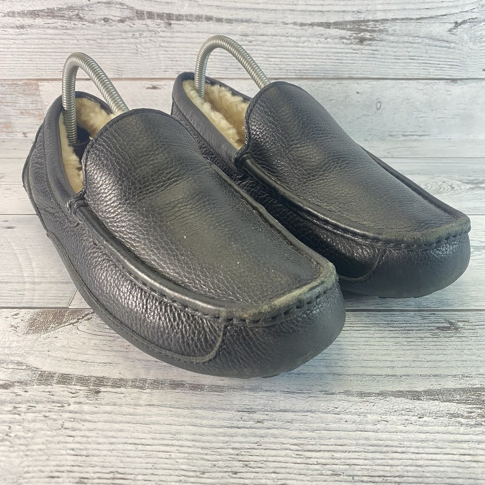 UGG Ascot Slippers Mens 9 Black Leather Sheep Skin Loafers House Shoes Mocassins
